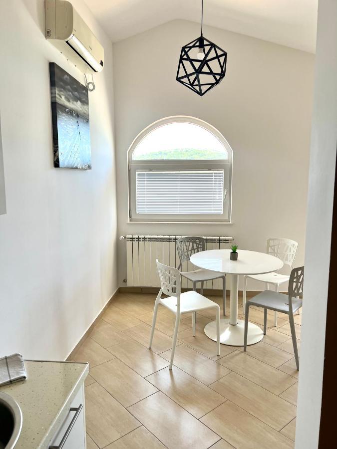 Apartments Villa Marina Рогозниця Екстер'єр фото