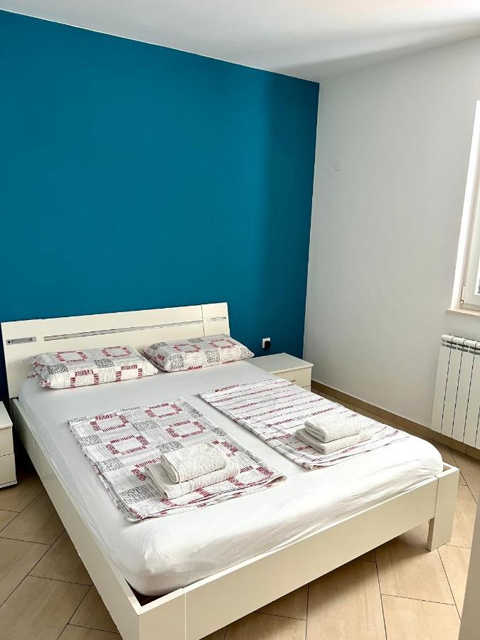 Apartments Villa Marina Рогозниця Екстер'єр фото