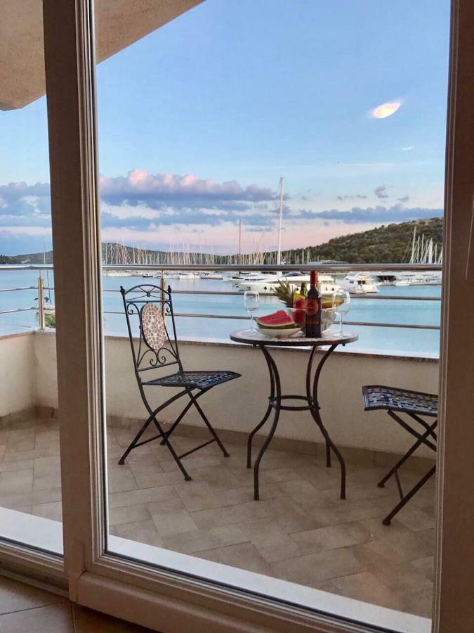 Apartments Villa Marina Рогозниця Екстер'єр фото