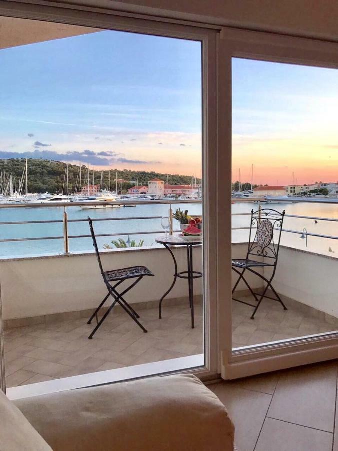Apartments Villa Marina Рогозниця Екстер'єр фото